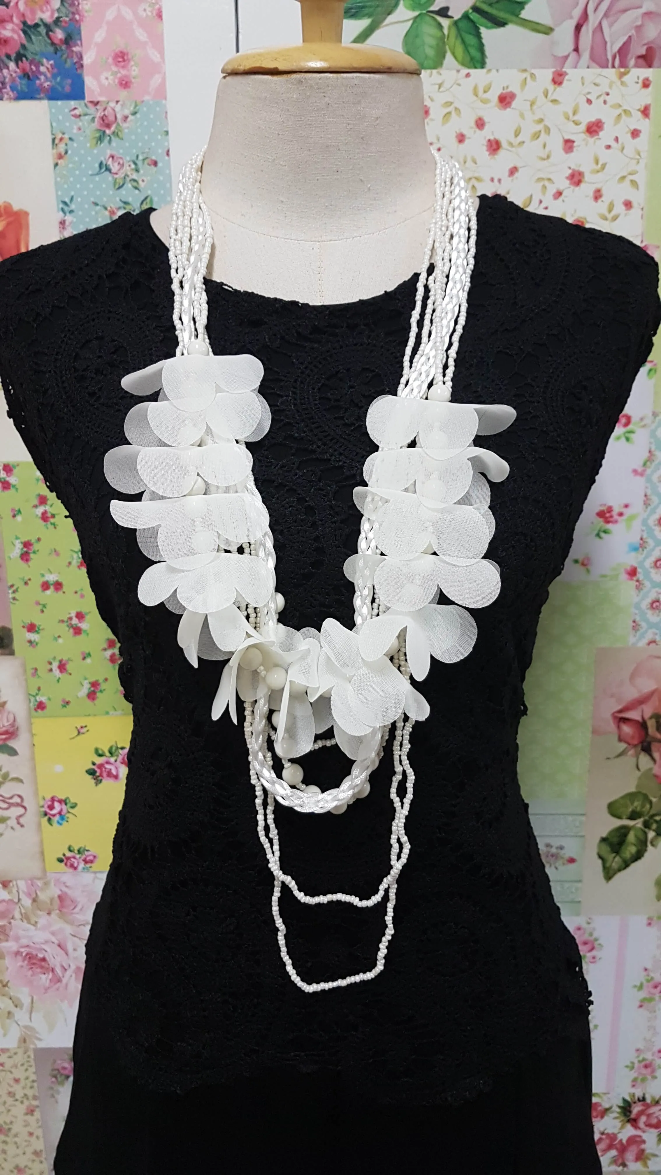 Cream Necklace JU0132